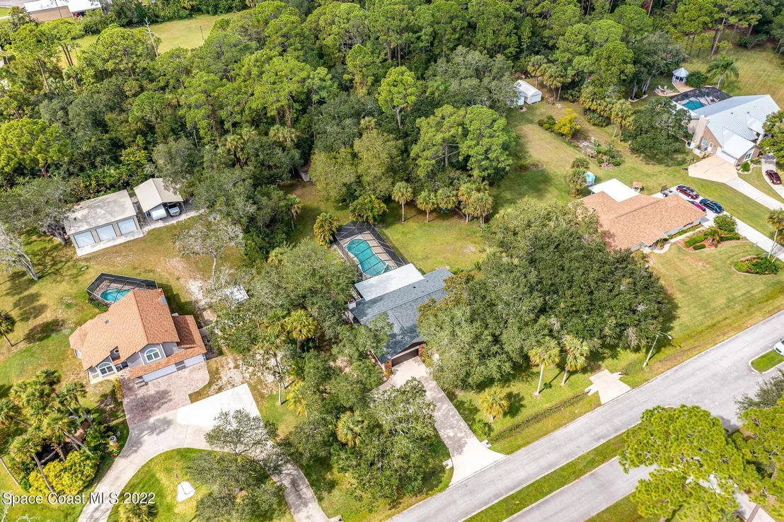 Photo of 1807 Live Oak Drive N