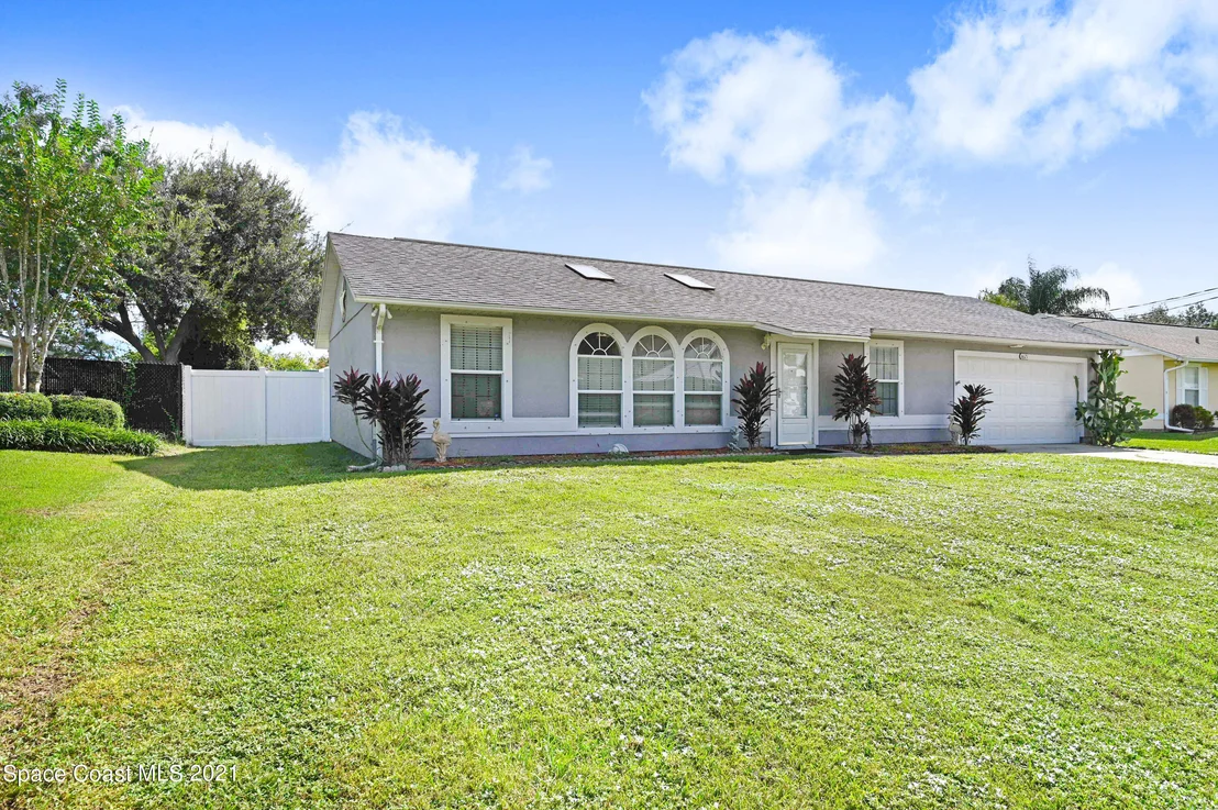 Photo of 6621 Bancroft Avenue