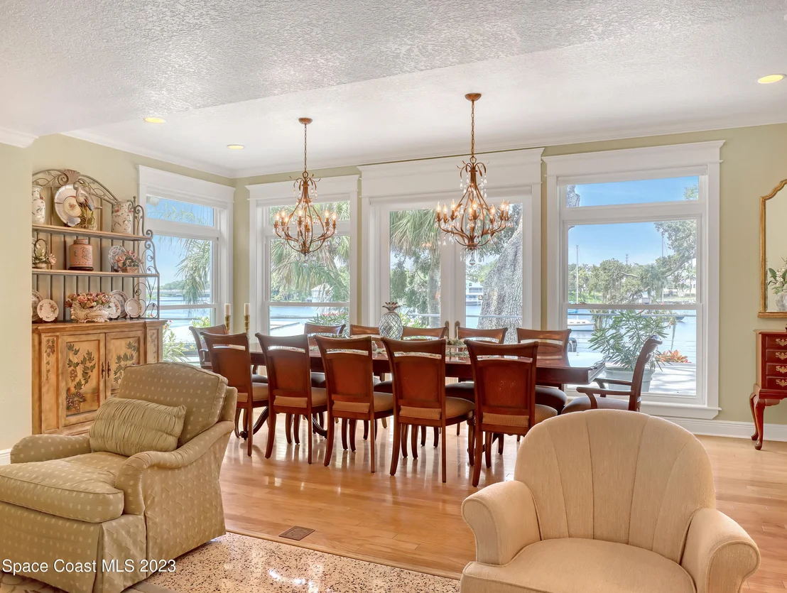 Photo of 972 W Whitmire Drive