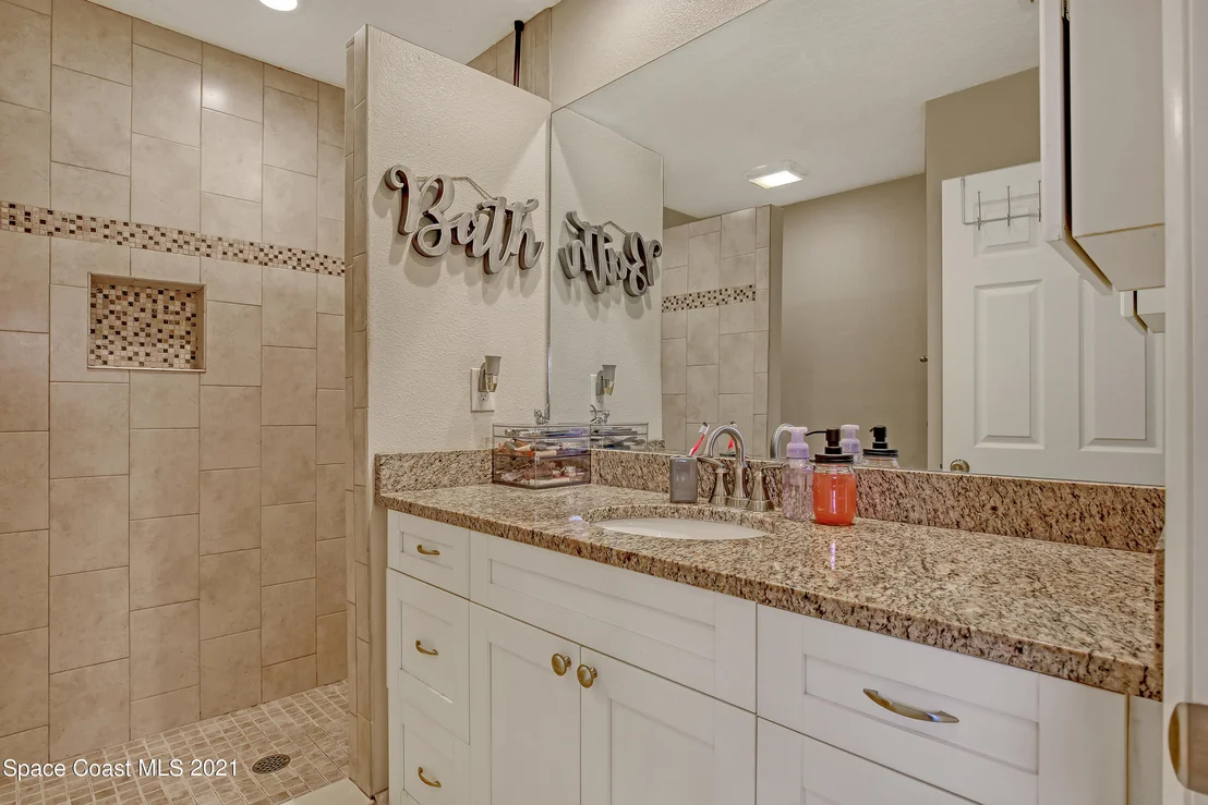 Photo of 772 Bianca Drive NE