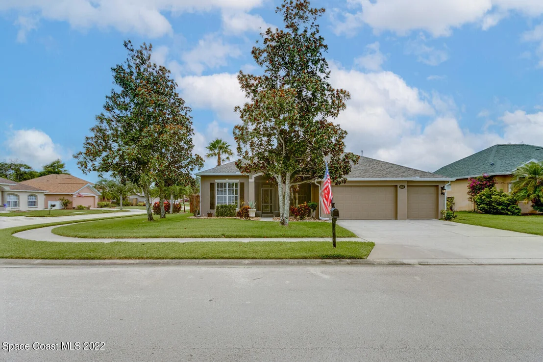 Photo of 4627 Alamanda Drive