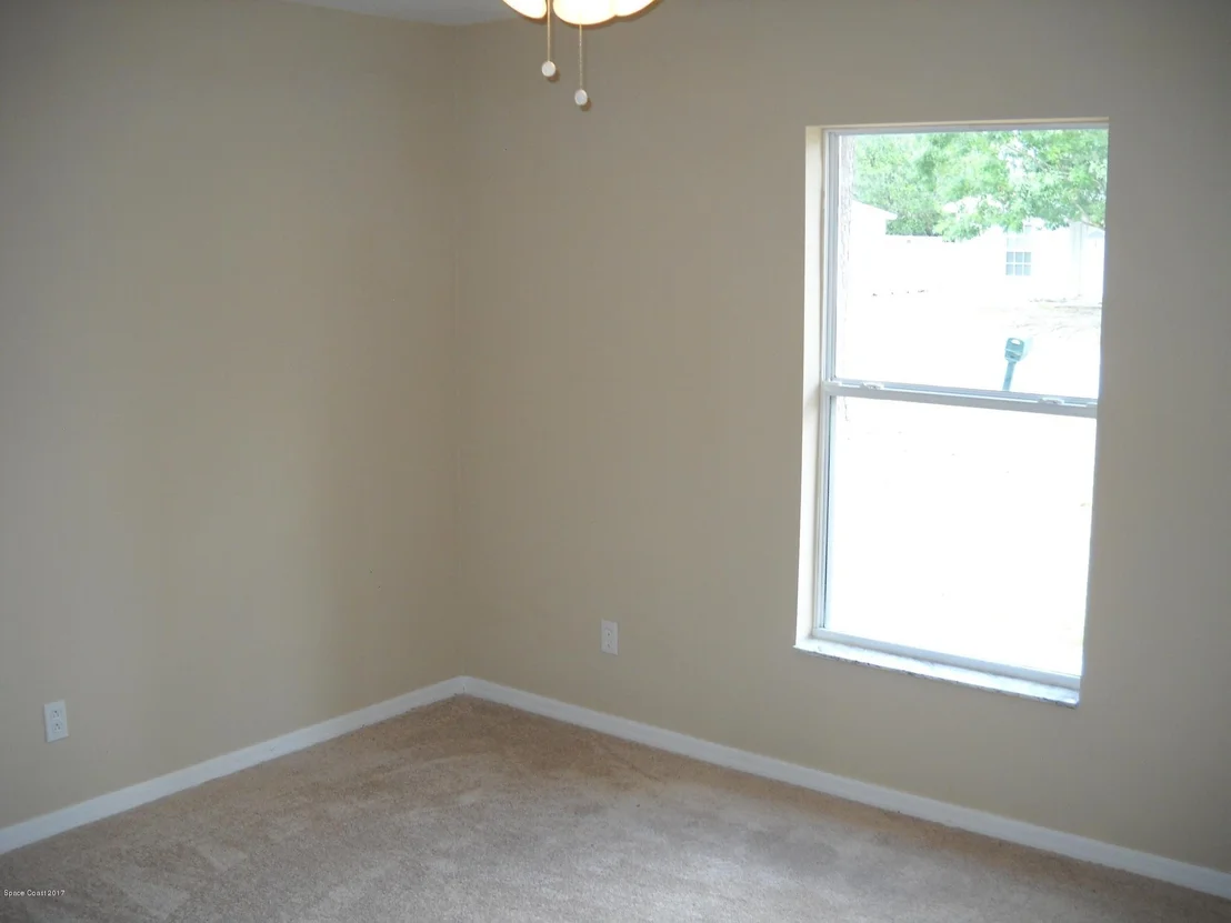 Photo of 5660 Holden Road