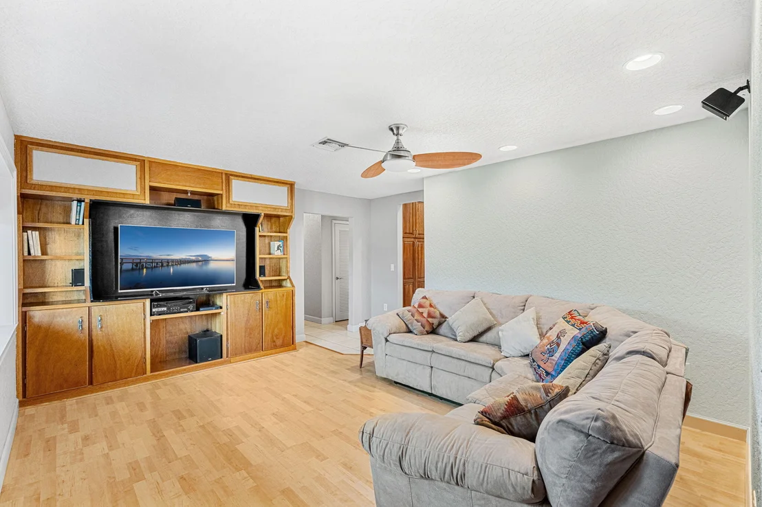 Photo of 585 Cinnamon Drive