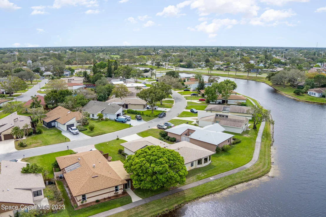 Photo of 320 Bayhead Drive