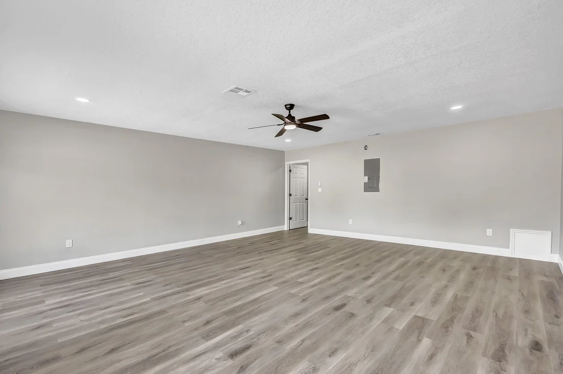 Photo of 207 Eldron Boulevard SE