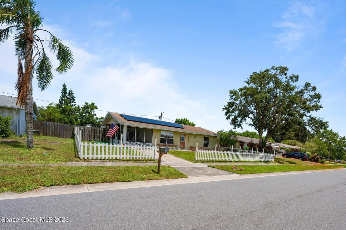 Photo of 2967 Gemini Avenue NE
