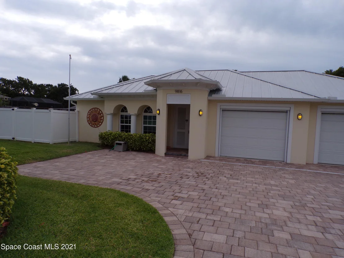 Photo of 9816 Riverview Drive