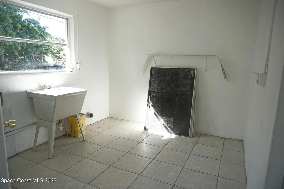 Photo of 748 Angle Street NE