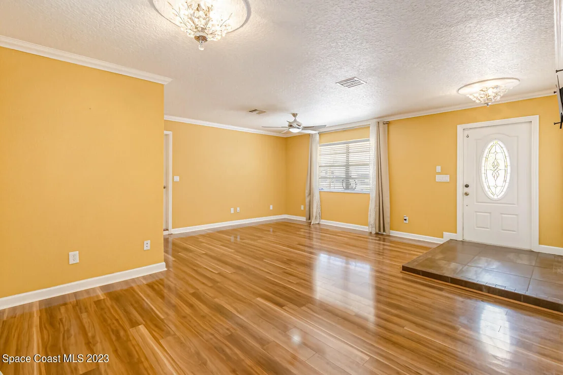 Photo of 2567 Wright Avenue