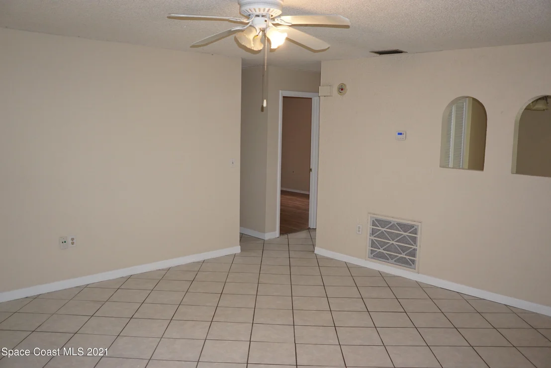Photo of 1052 Bernice Road