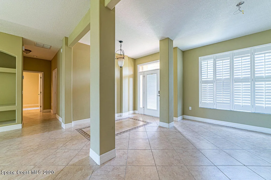 Photo of 160 River Drive