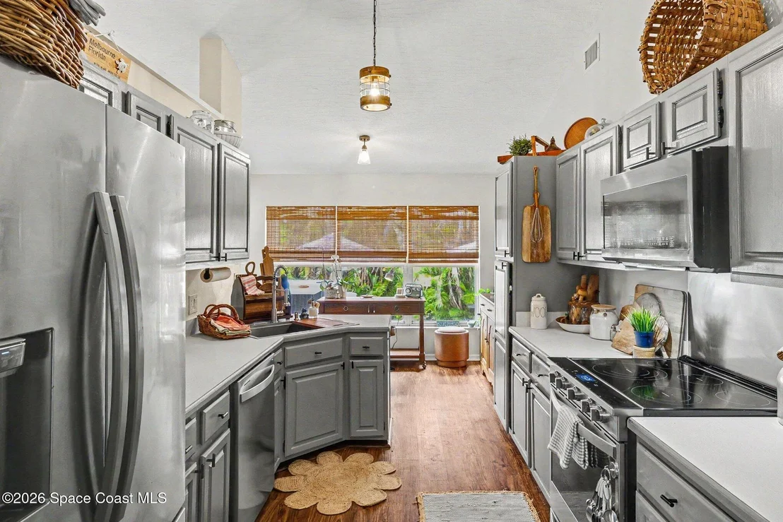Photo of 1051 Mandarin Drive NE