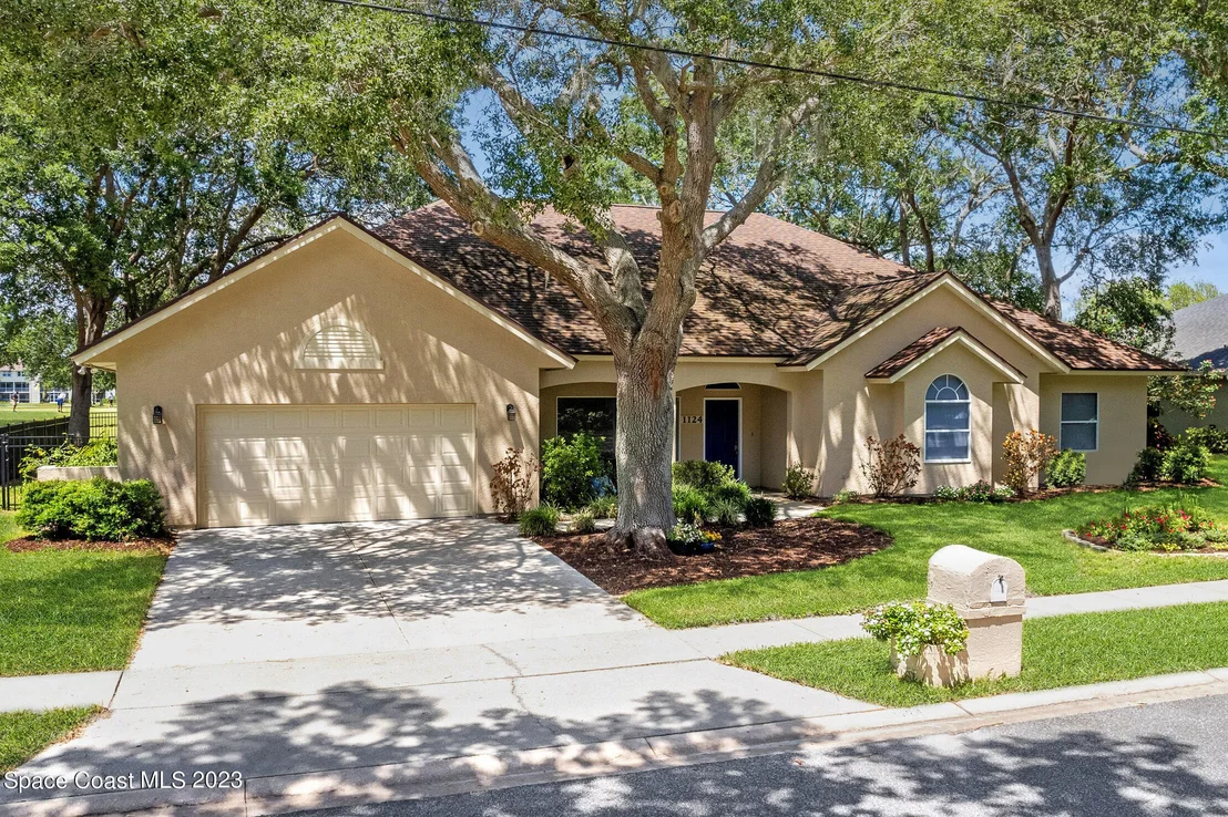 Photo of 1124 Fairlawn Drive