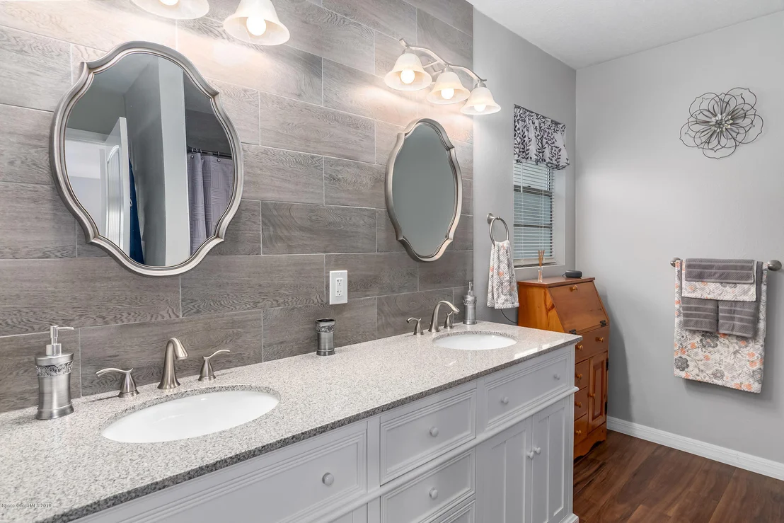 Photo of 710 Becker Avenue NE