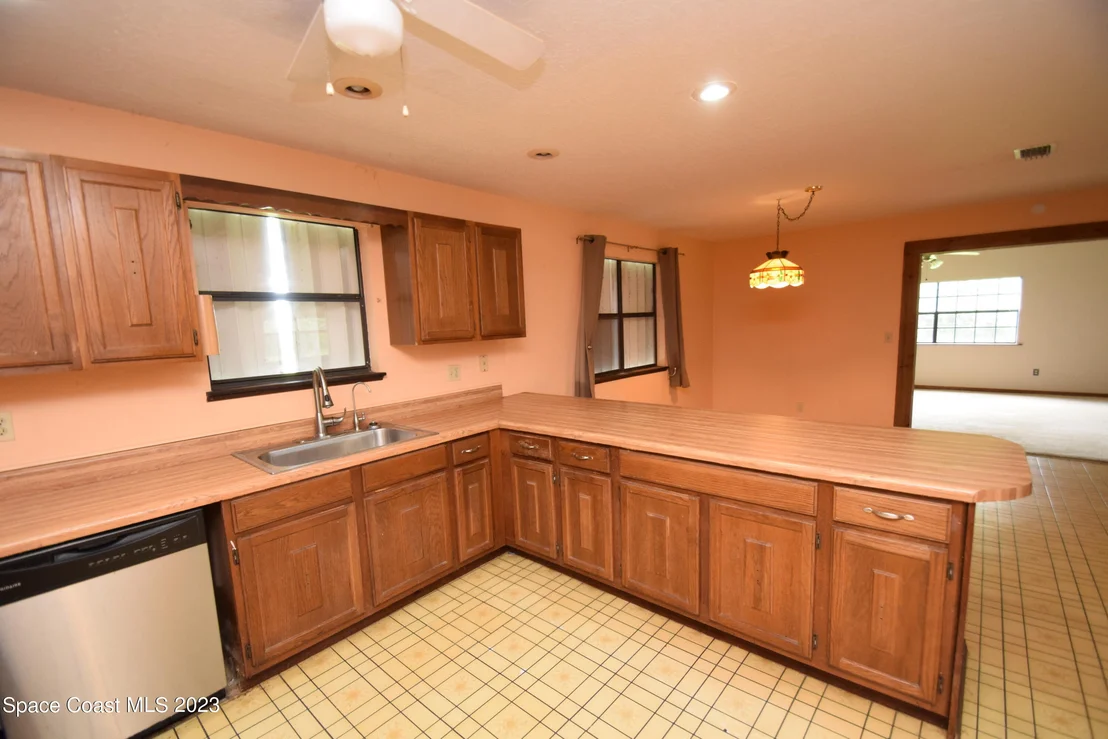 Photo of 2660 Weber Road
