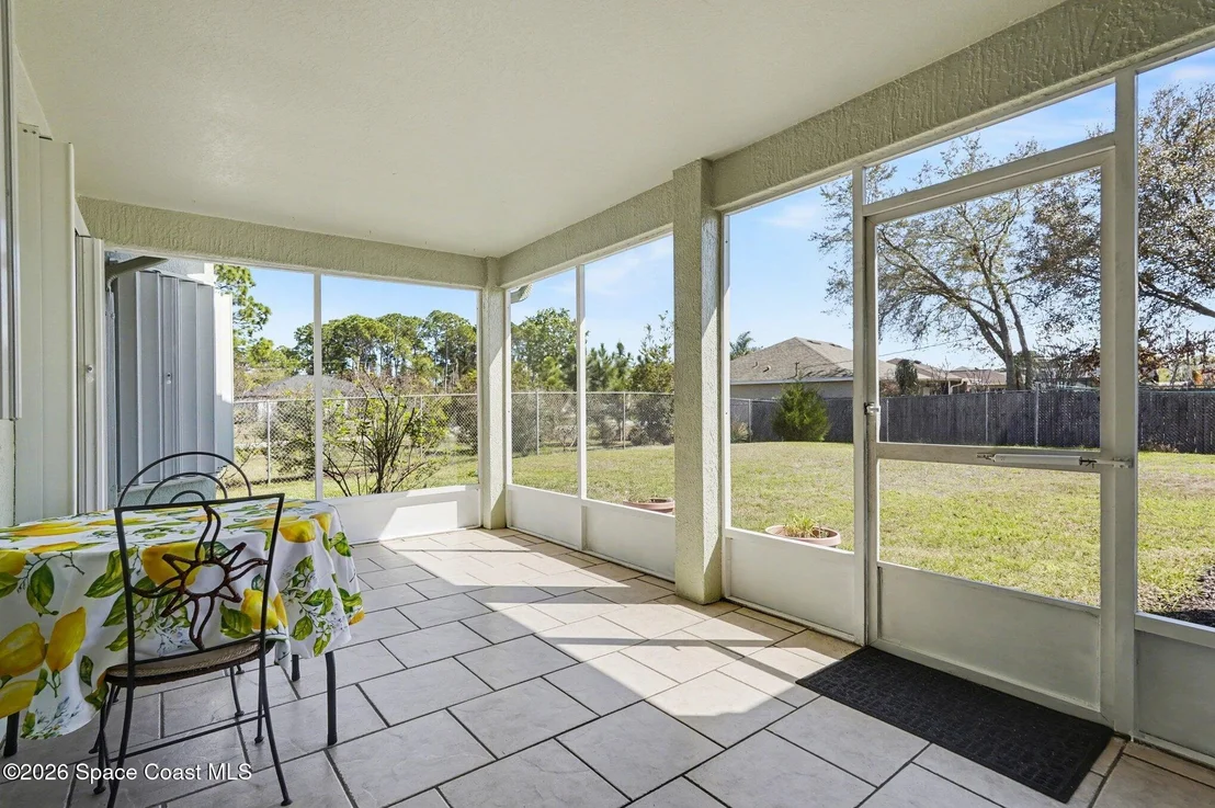 Photo of 938 Commerce Road SE