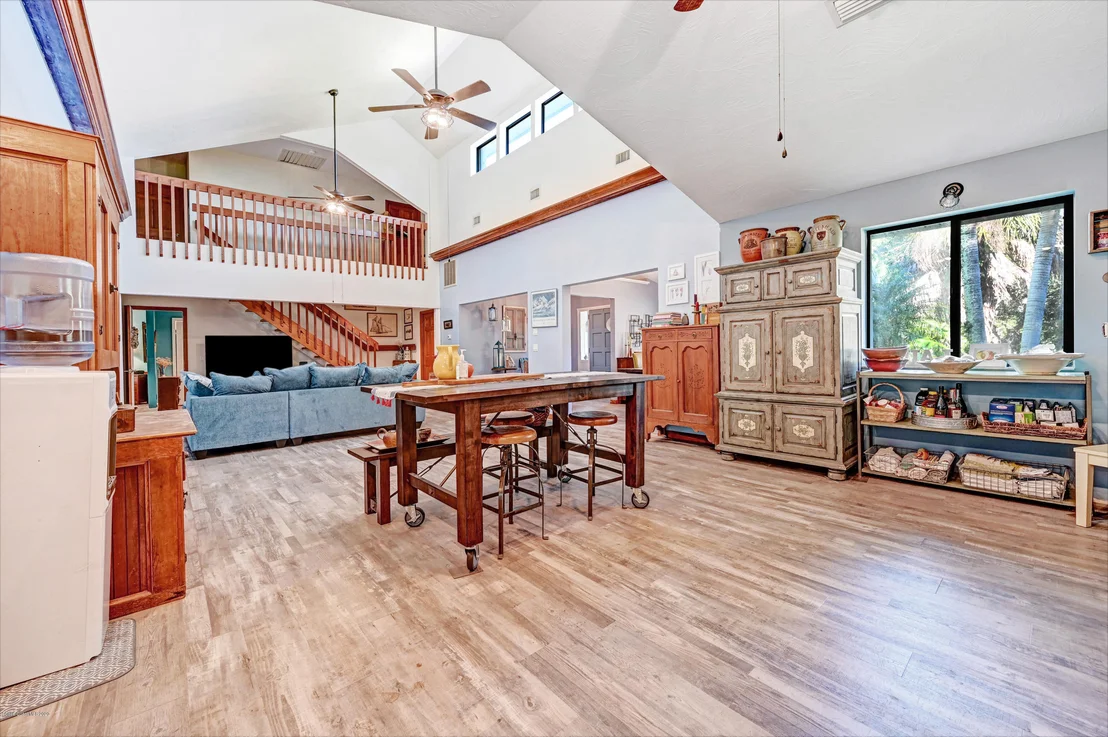 Photo of 255 Cardinal Drive