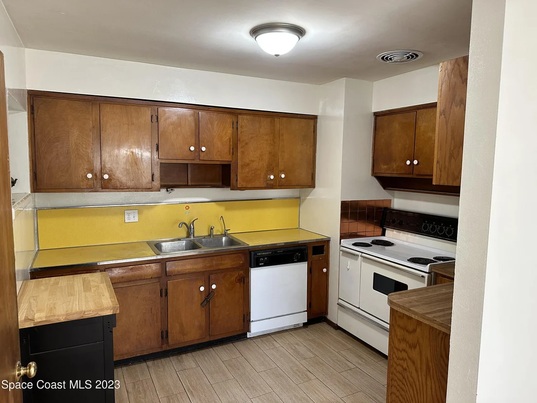 Photo of 300 Tulip Lane