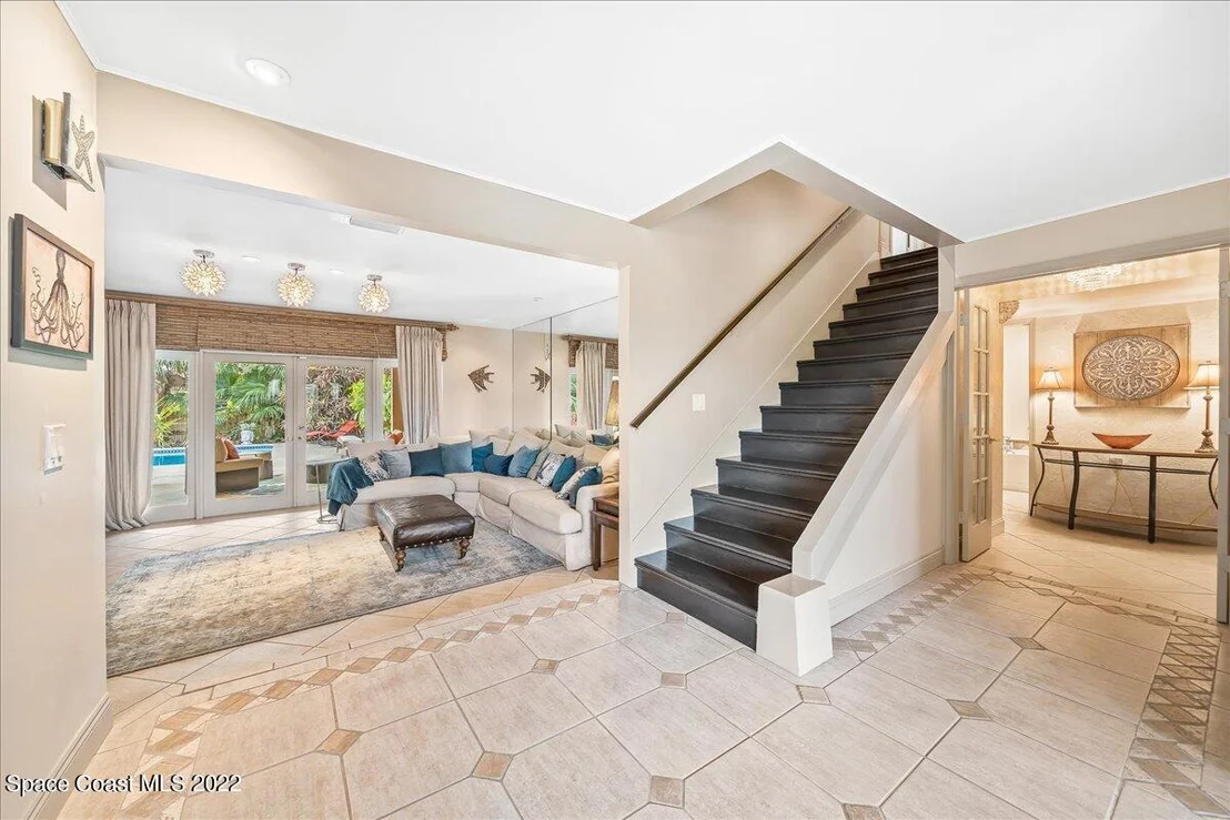 Photo of 633 Franklyn Avenue