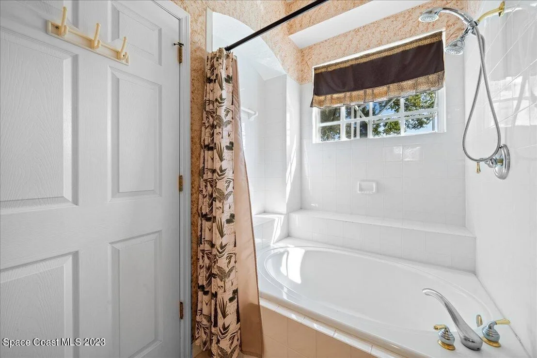 Photo of 369 Lake Victoria Circle