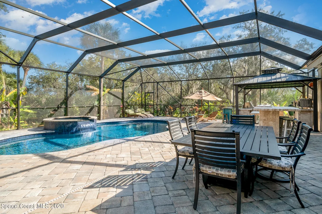 Photo of 4333 Long Lake Road