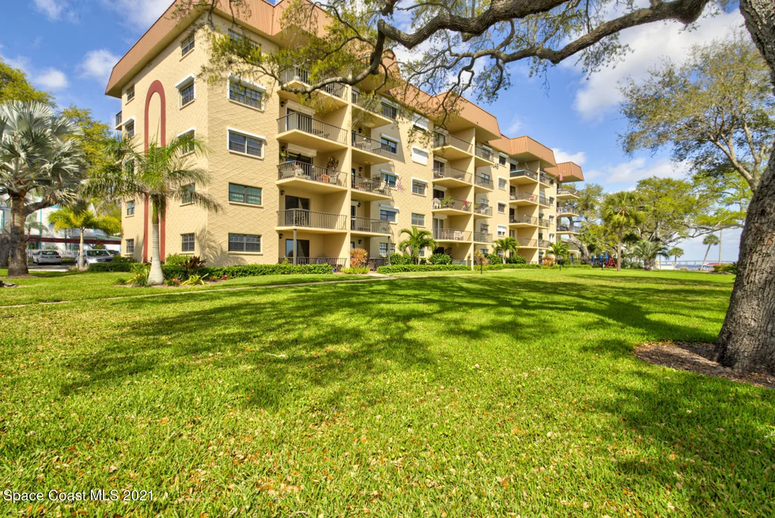 Photo of Unit B205 at 1049 Rockledge Drive