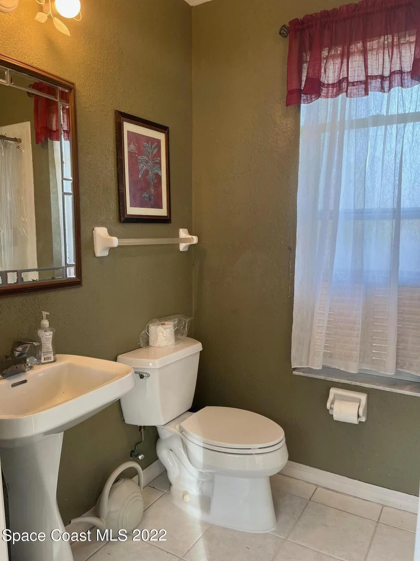 Photo of 981 Stratford Place