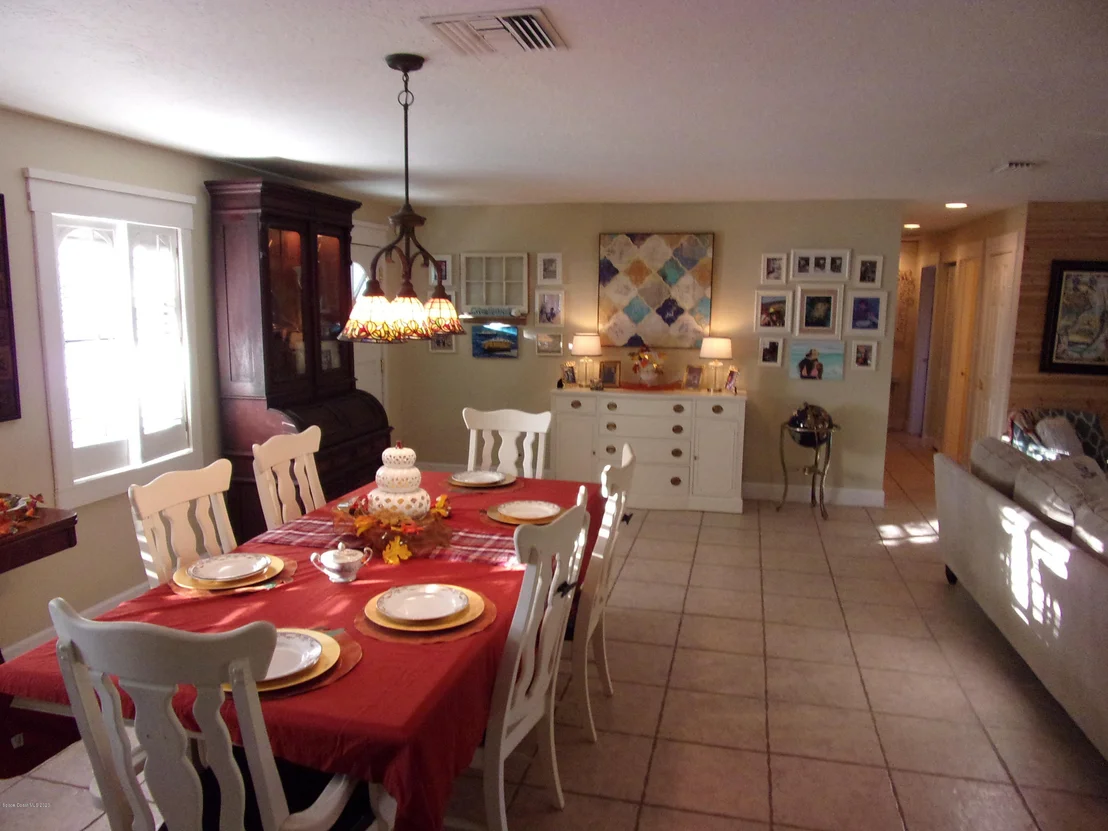 Photo of 1209 Glenham Drive NE