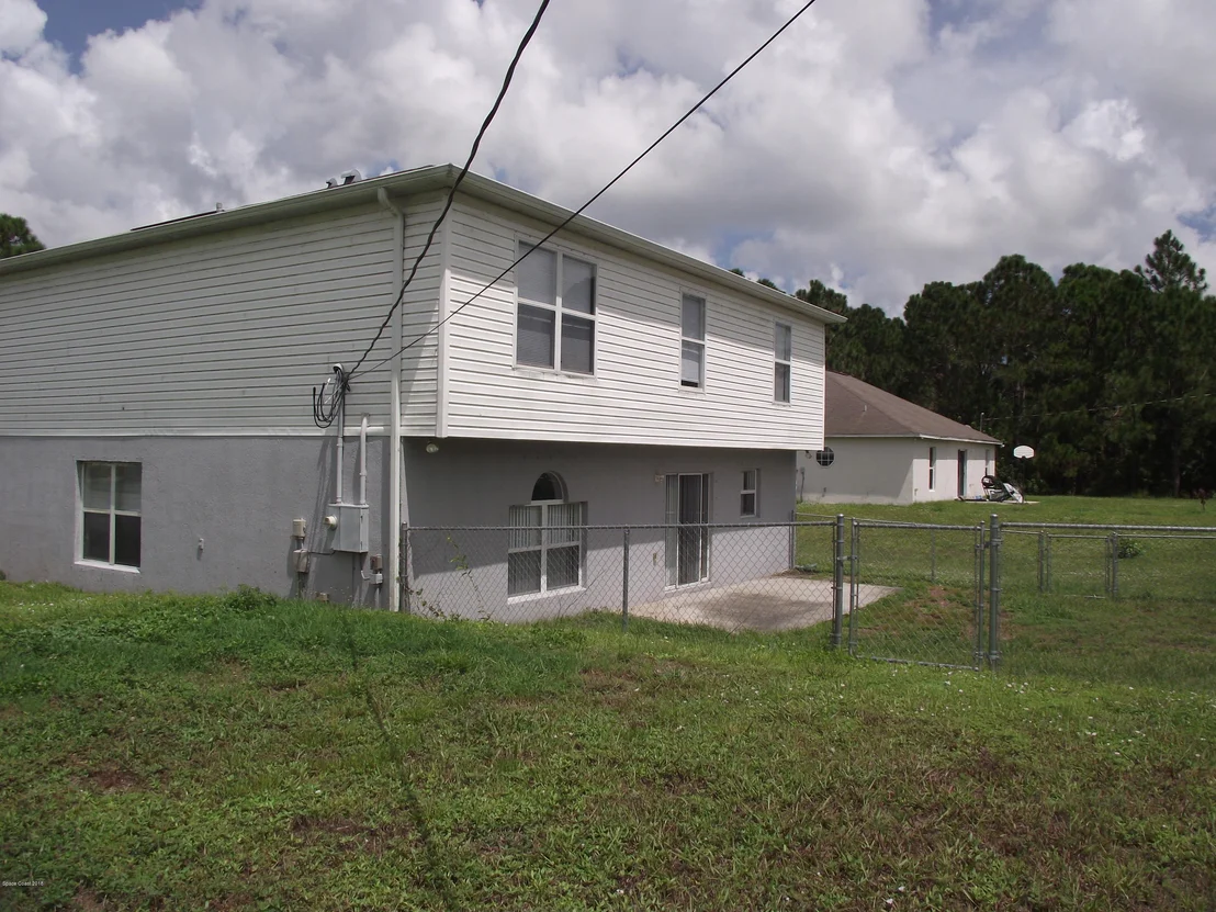 Photo of 1006 Ray Road SE
