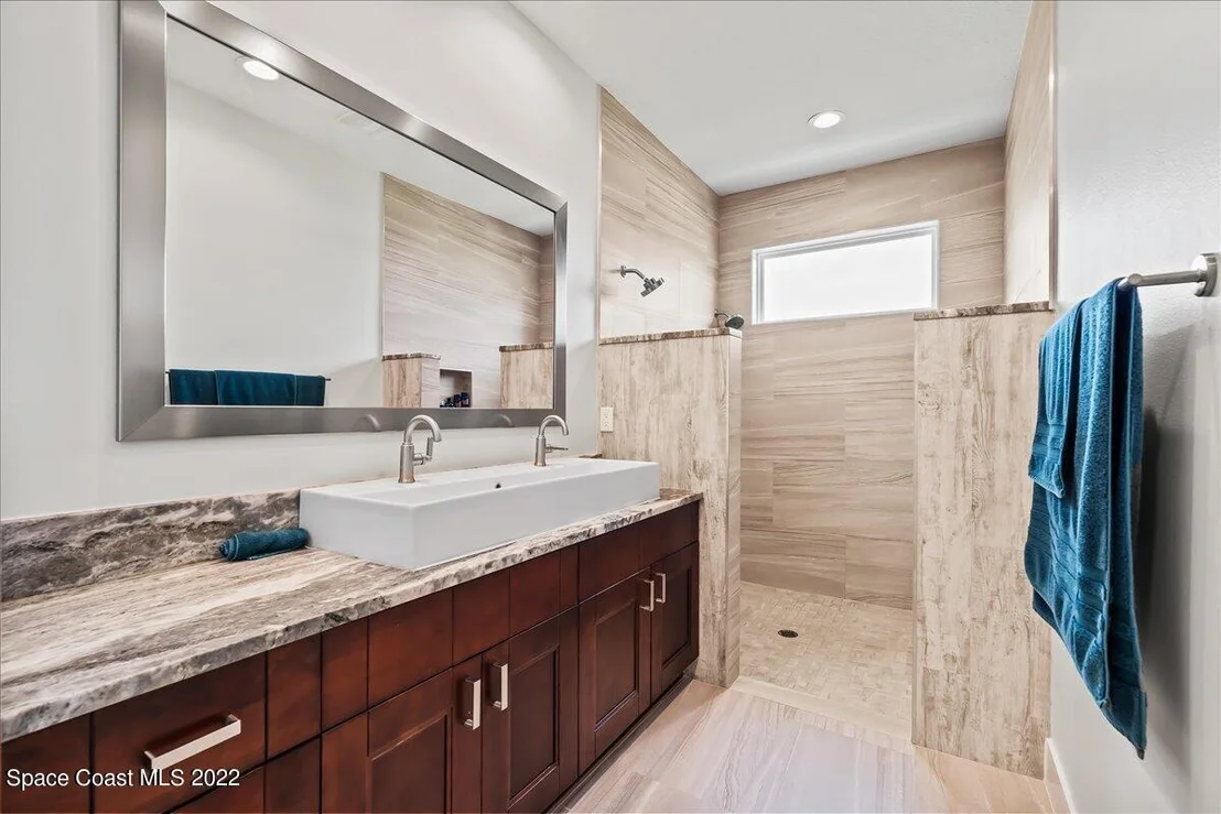 Photo of 1493 Weir Street