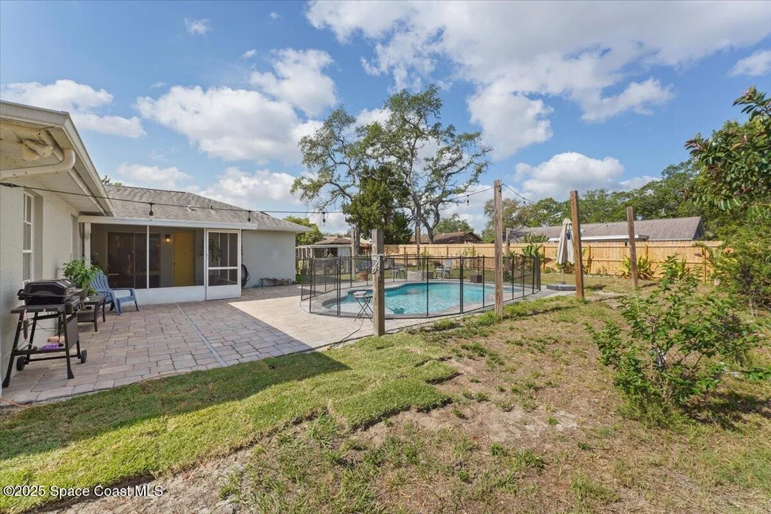 Photo of 6026 Apple Avenue