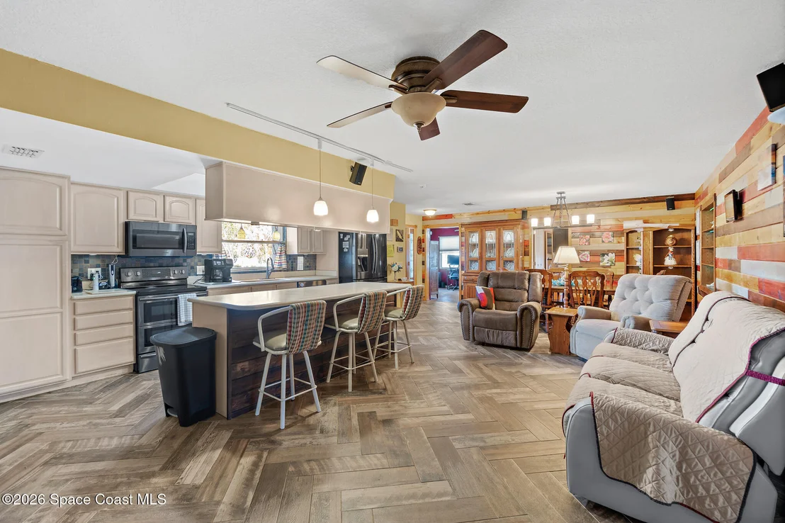 Photo of 1497 Hendren Drive