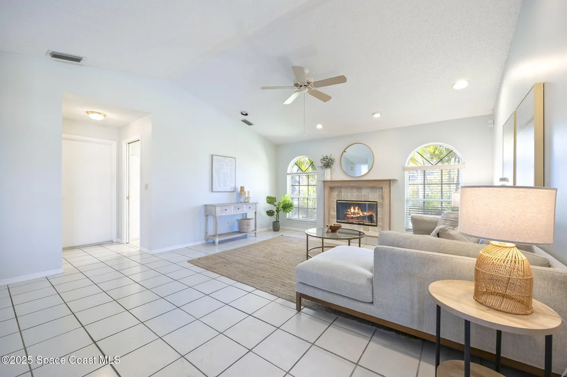 Photo of 897 Champion Drive NE