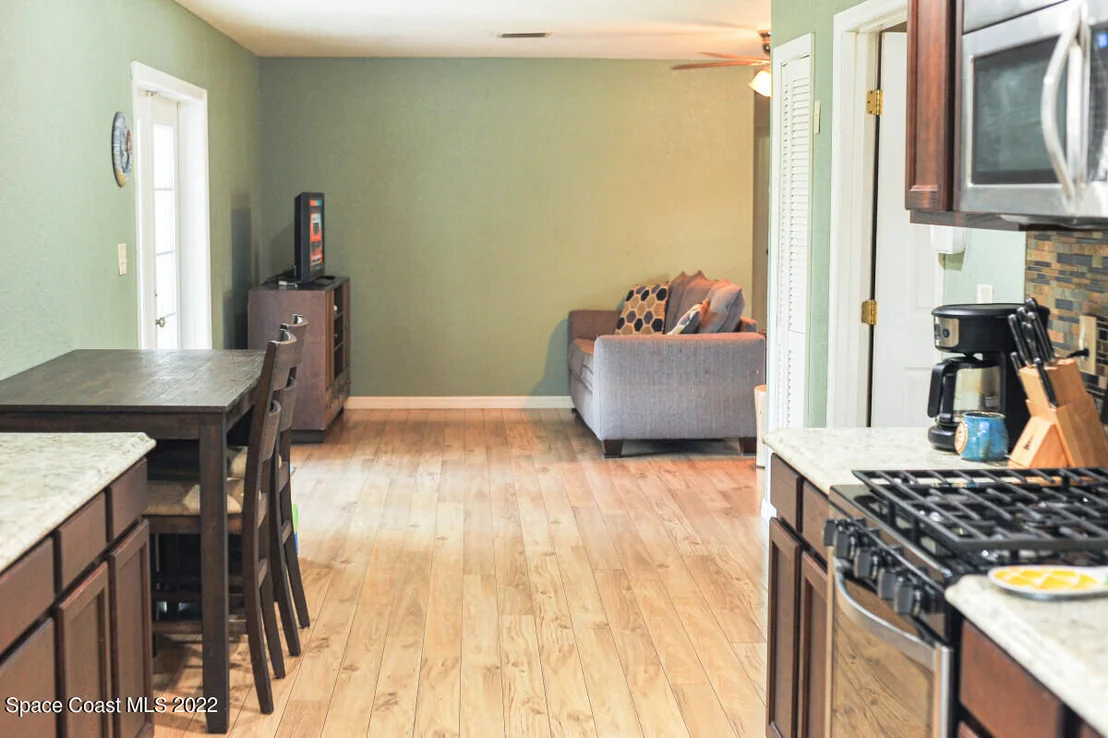 Photo of 1042 Green Road