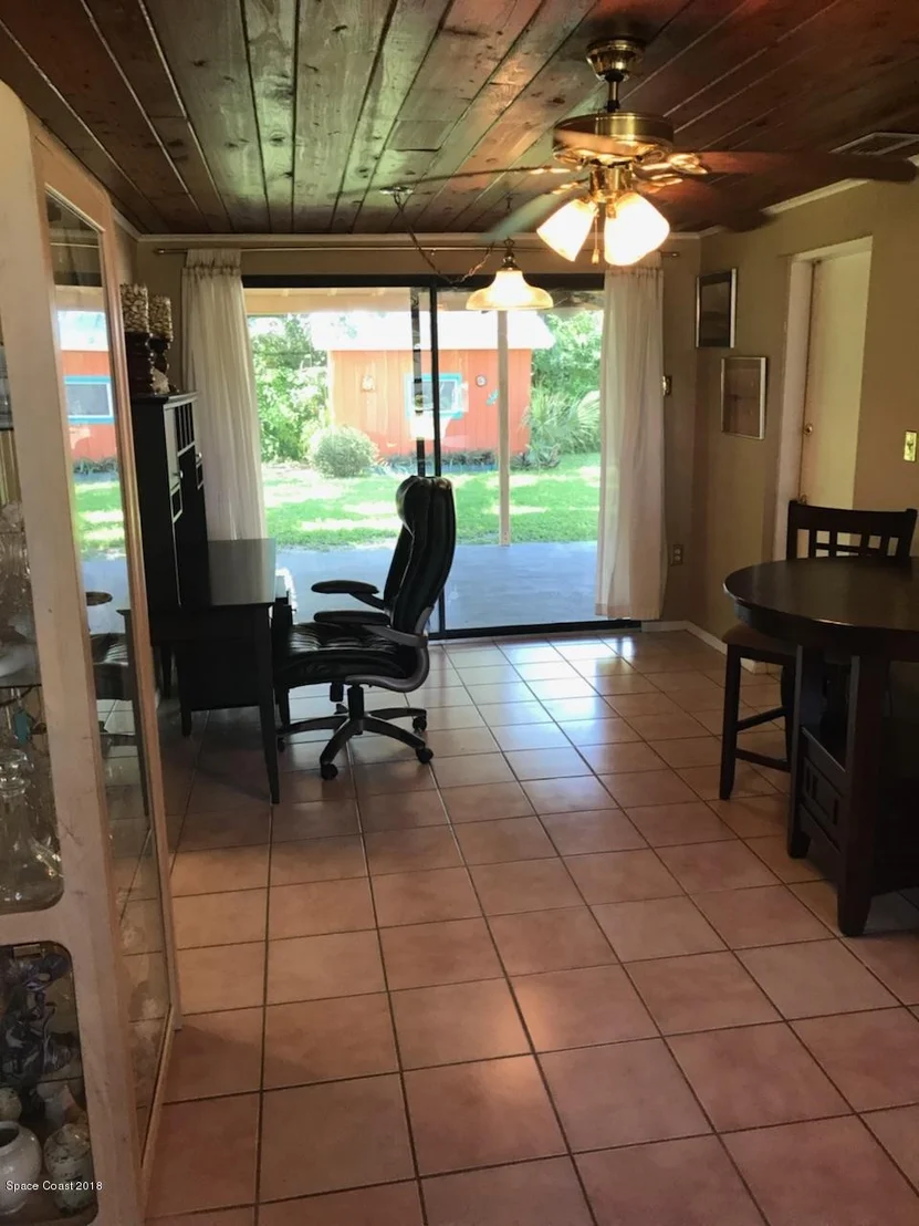 Photo of 445 Willow Lane