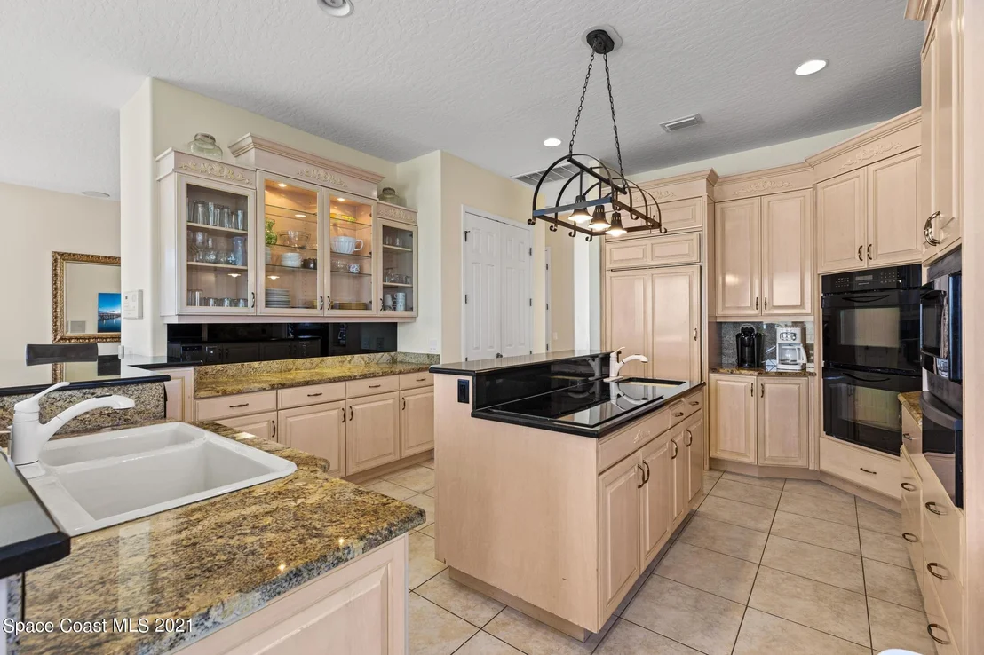 Photo of 735 Beach Street