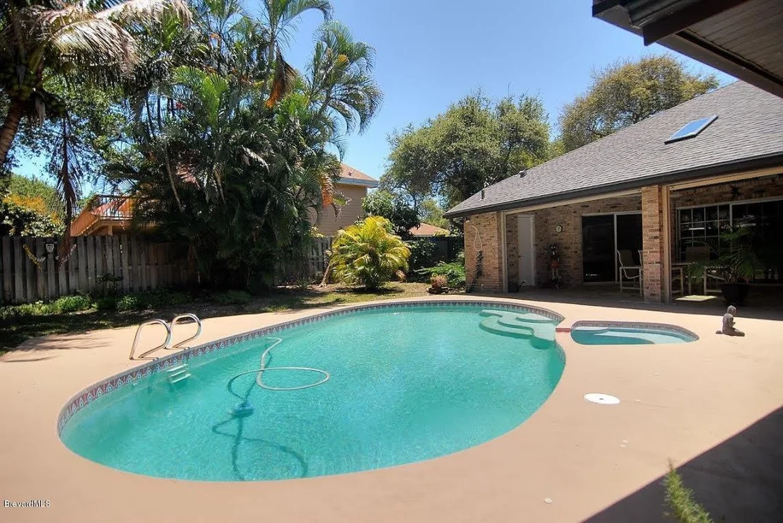 Photo of 574 Hummingbird Drive