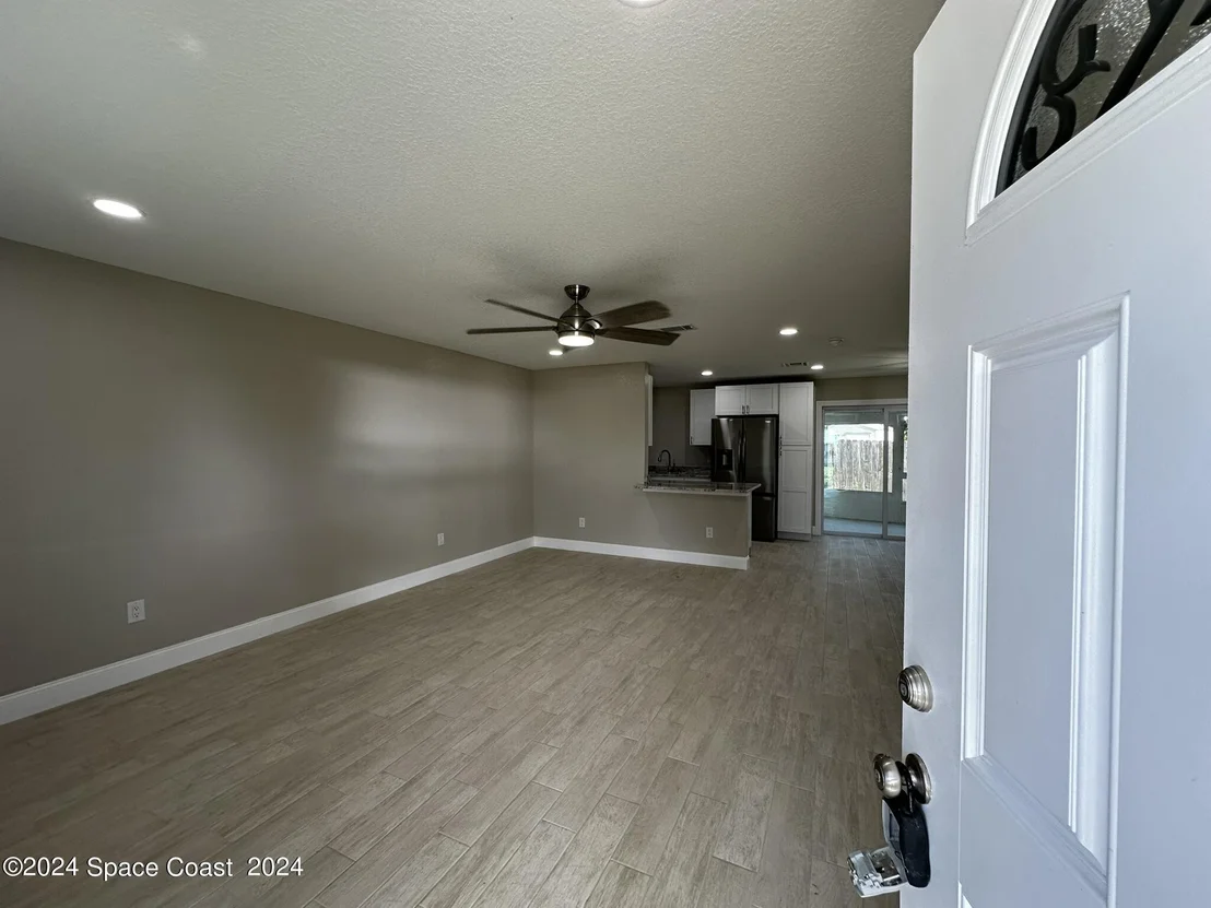 Photo of 1171 Abbey Circle NE
