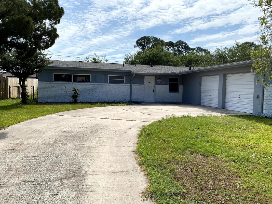 Photo of 1718 Golfview Drive