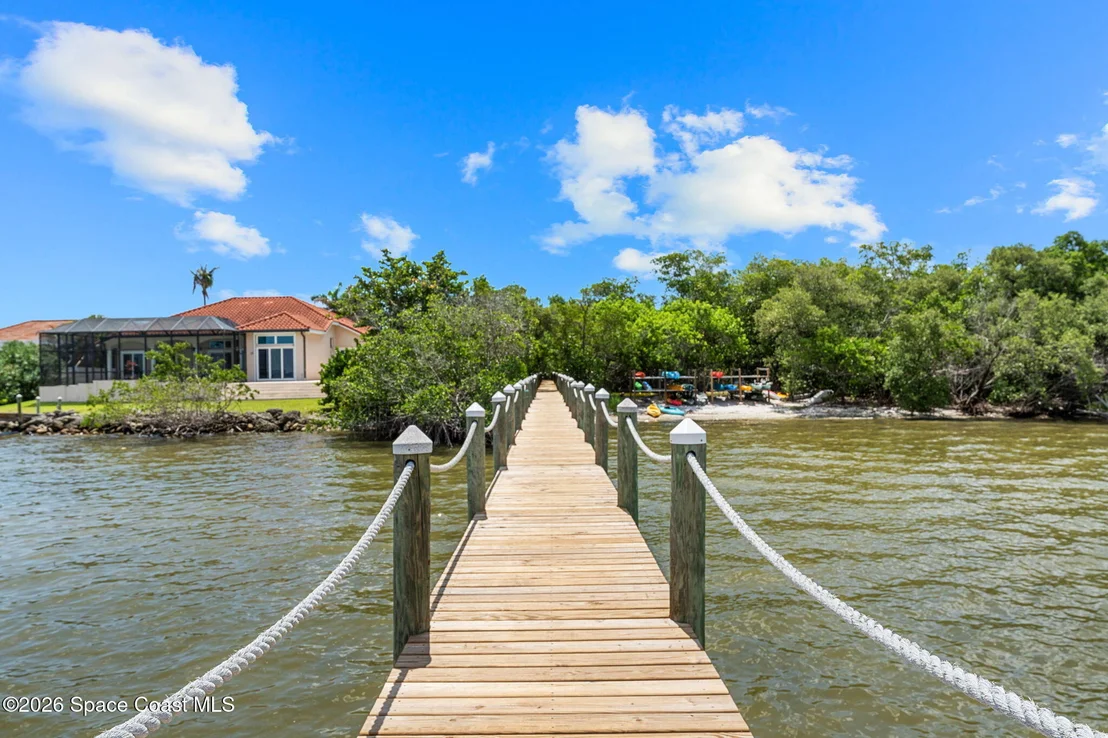 Photo of 327 Island Drive