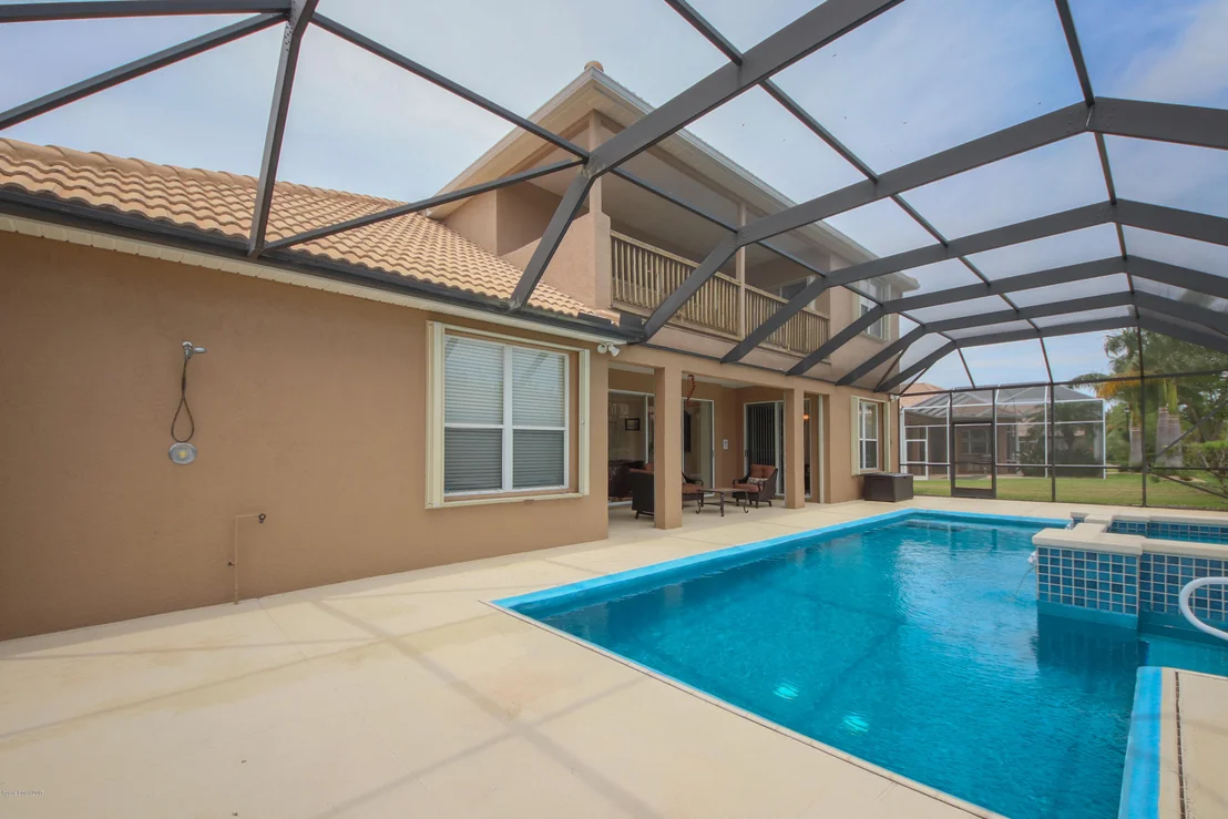 Photo of 885 Chatsworth Drive