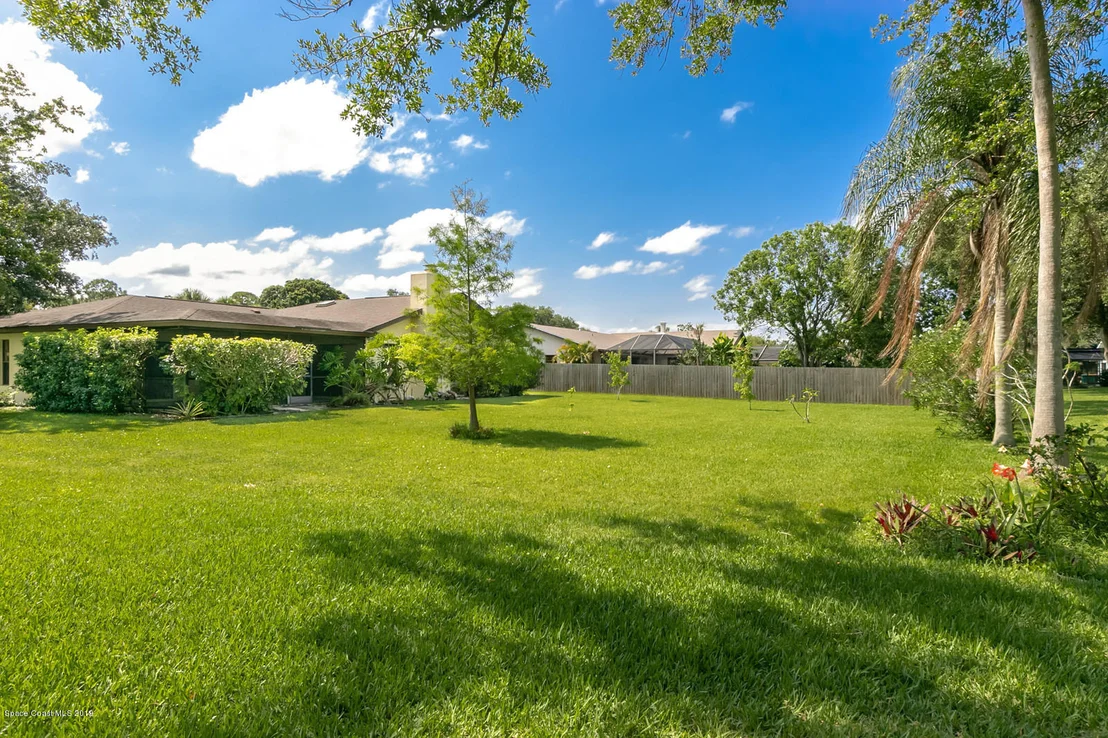 Photo of 2274 Woodlawn Circle