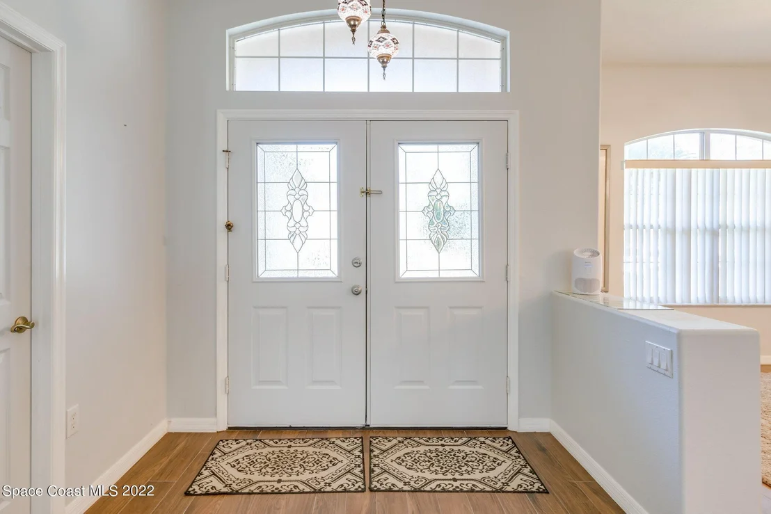Photo of 1915 Windbrook Drive SE