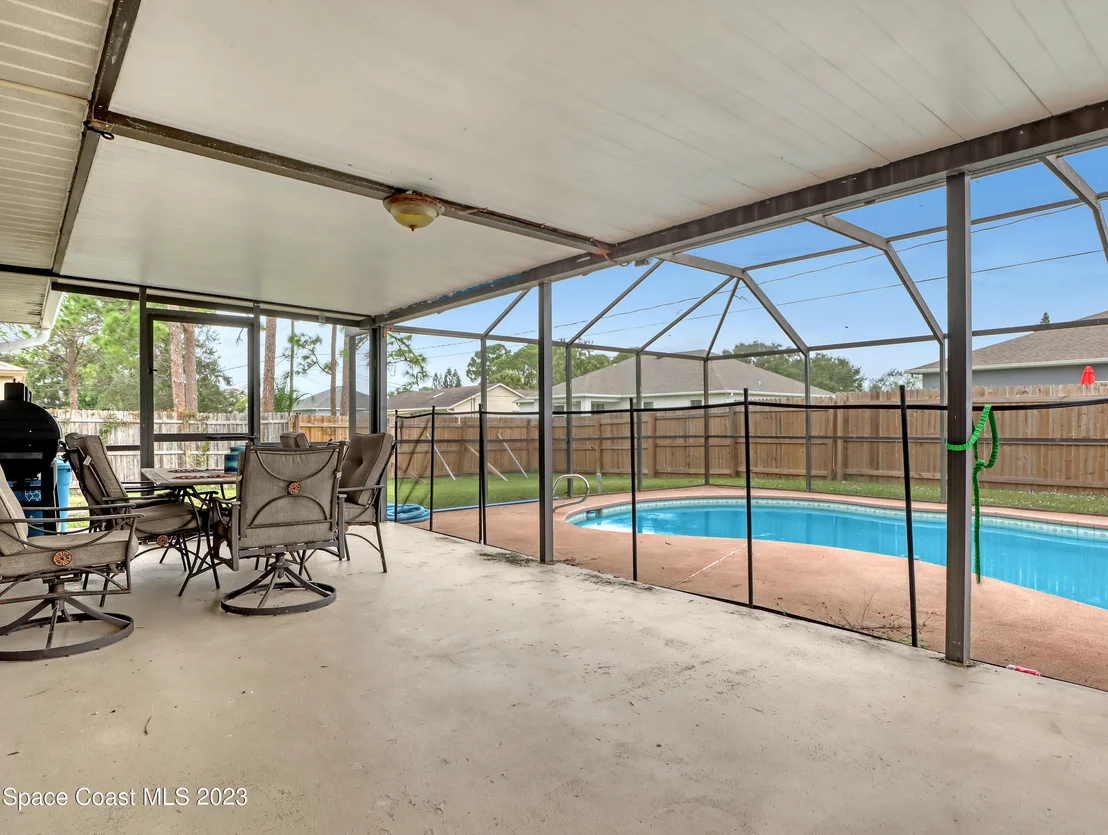 Photo of 958 Lyons Circle NW