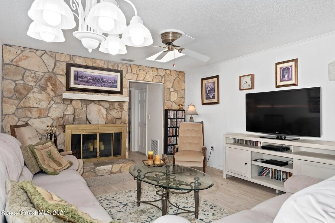 Photo of 330 Seabreeze Drive