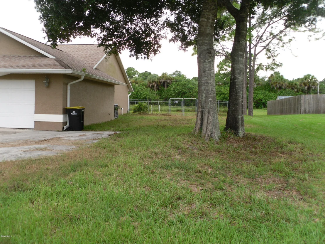 Photo of 166 NE Nemo Circle