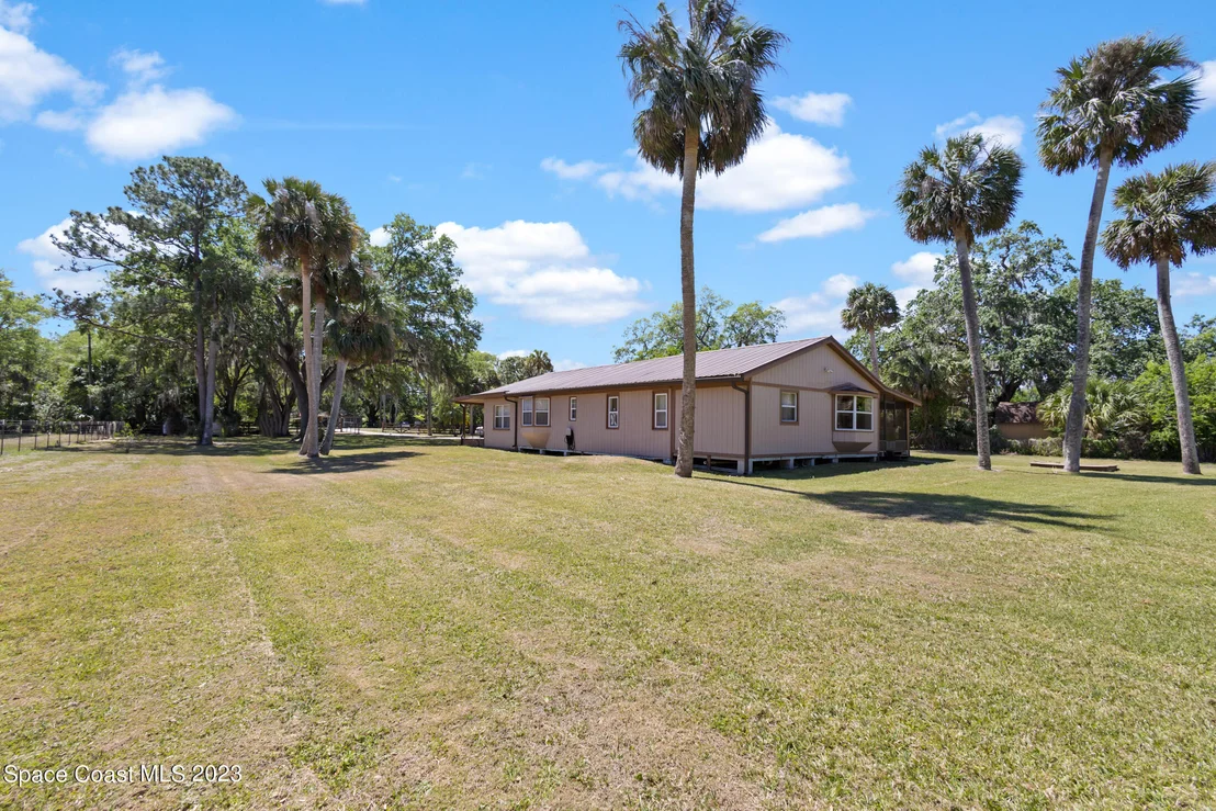 Photo of 2490 Lake Drive