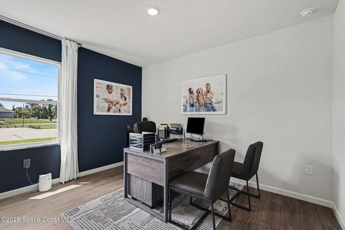 Photo of 1653 Garabaldi Circle SE