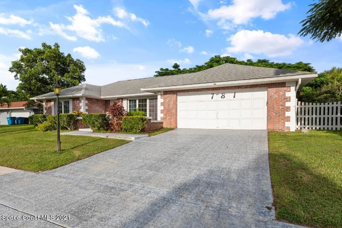 Photo of 781 Pebble Beach Avenue NE
