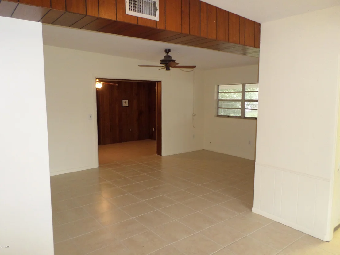 Photo of 305 Edinburgh Drive